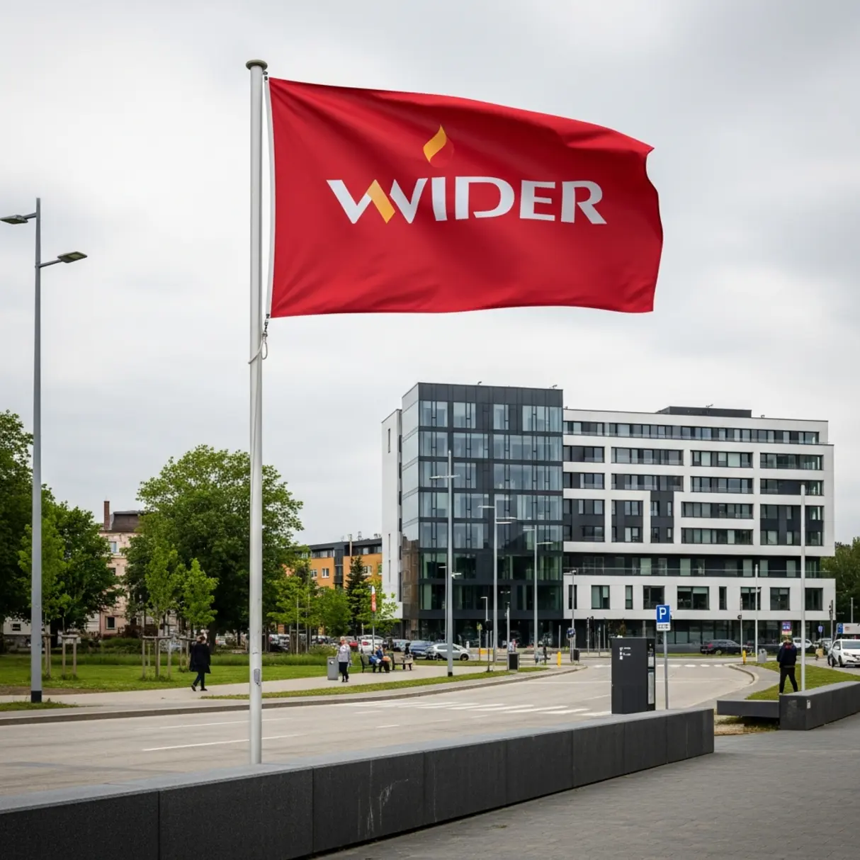 Flaga typu winder z logo Wider na tle nowoczesnego budynku.